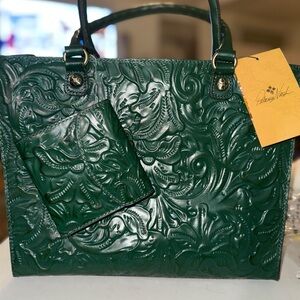 PATRICIA NASH ZANCONA TOTE
SATCHEL W/MATCHING WALLET
GREEN TOOLED LEATHER NWT